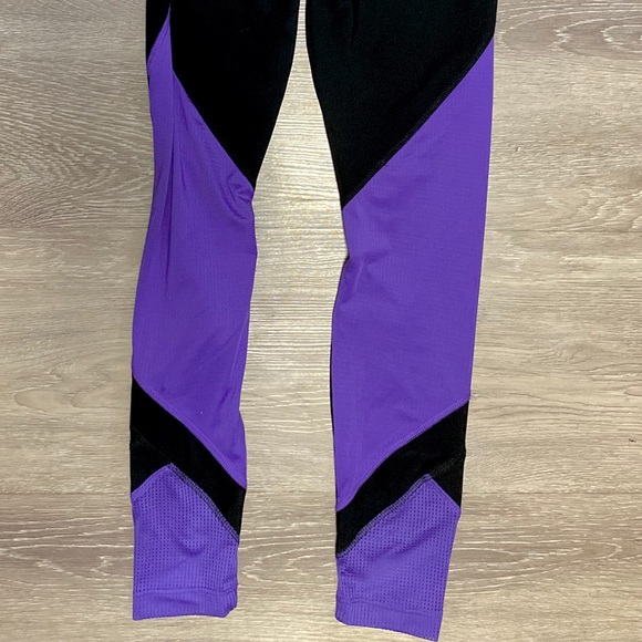 โ ๏ธ๐ฅโผ๏ธ๐
๐๐๐ ๐๐๐-๐๐โผ๏ธ๐ฅโ ๏ธ BALLY || Black + Purple Leggings | Size Small - Picture 7 of 11